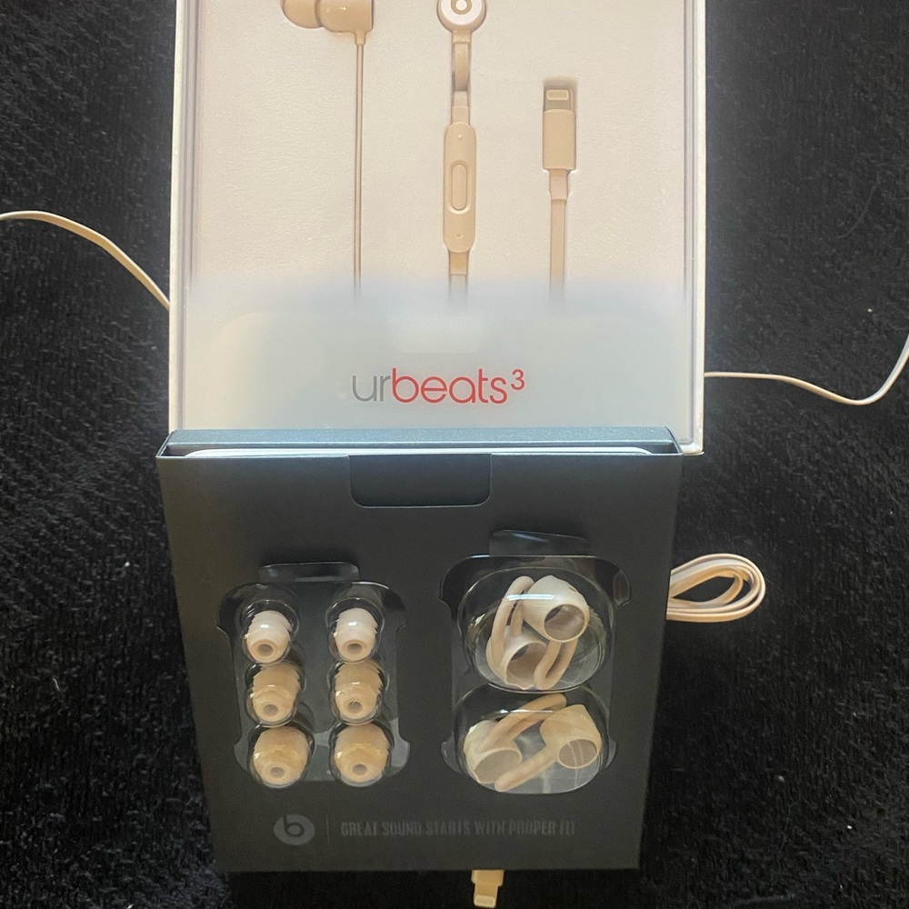 Beats By Dr. Dre Headphones - Picture 2 of 5